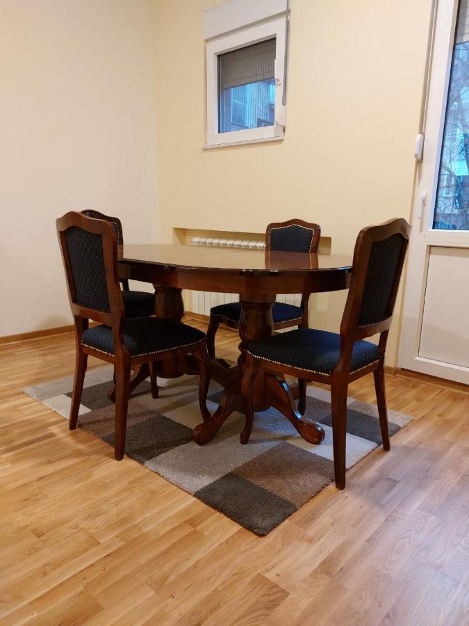 Jez Appartement Belgrado Buitenkant foto